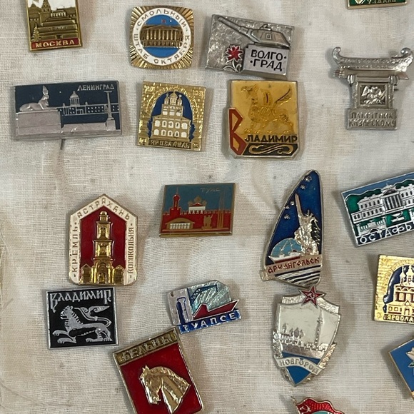 Lot of 60 Vintage Soviet City Crest Pins USSR Russian Ukraine Travel Badge Set - Picture 6 of 7